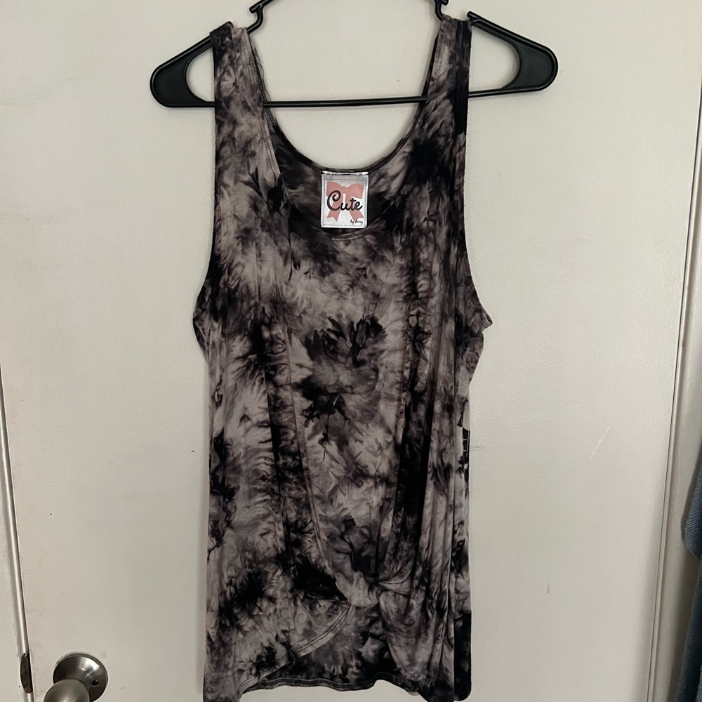 Flirty summer tank from Daisy Store.